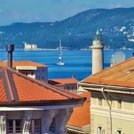 Апартаменты Le Petit Phare Триест Экстерьер фото